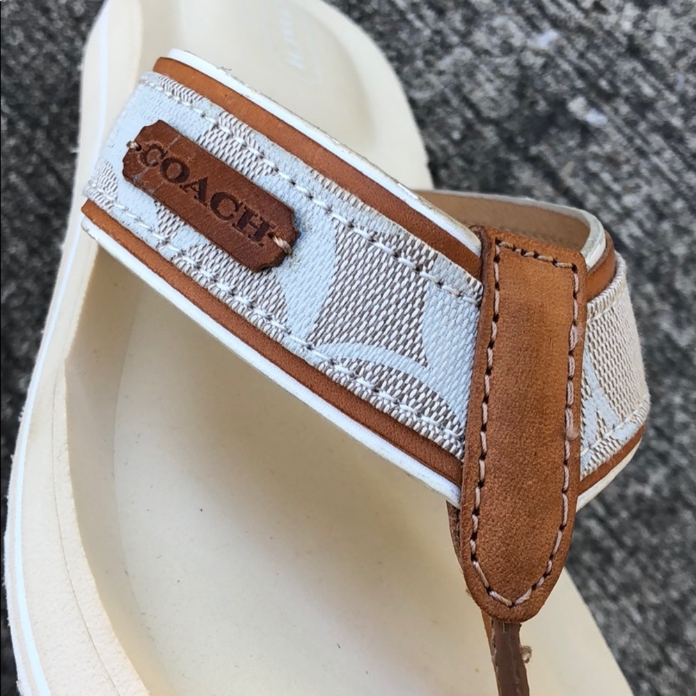 NWOT Coach Flip Flops Tan/Brown Size 6.5